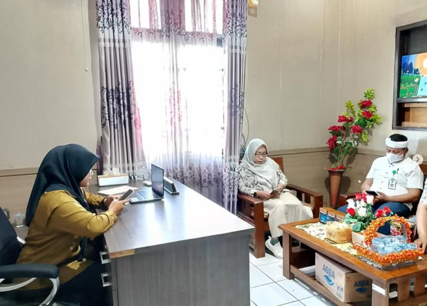 Lurah Selumit memimpin rapat koordinasi bersama ASN dan PPK Kelurahan