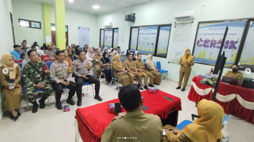 Sekretaris Kelurahan Selumit Bersama Ketua RT Dan Bhabinkamtibmas Kelurahan Selumit Menghadiri Kegiatan Mini Lokakarya Yang Dilaksanakan Di Puskesmas Sebengkok.