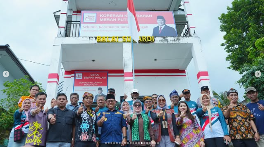 Lurah Beserta Jajaran Kelurahan Selumit Dan Pengurus Koperasi Merah Putih Menerima Kunjungan Kerja Wakil Menteri Koperasi Republik Indonesia Di Kelurahan Selumit.