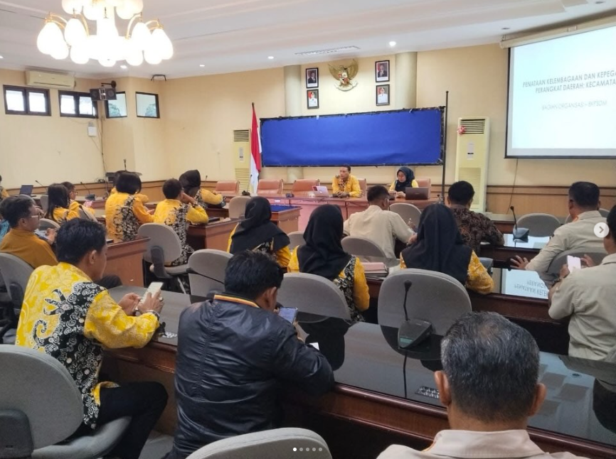 Lurah Selumit Menghadiri Kegiatan Penataan Kelembagaan Dan Kepegawaian Perangkat Daerah Tingkat Kecamatan Yang Dilaksanakan Oleh Bagian Organisasi Dan BKPSDM