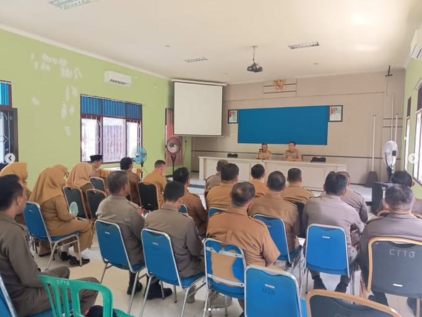  Kepala Seksi Tata Pemerintahan Kelurahan Selumit Menghadiri Kegiatan Pengarahan Umum Wali Kota Tarakan Yang Dilaksanakan Di Kecamatan Tarakan Tengah