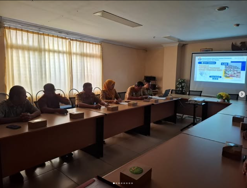  Lurah Selumit Bersama Ketua RT 02, RT 05, Dan RT 13 Menghadiri Rapat Laporan Perhitungan Kawasan Permukiman Kumuh Kota Tarakan
