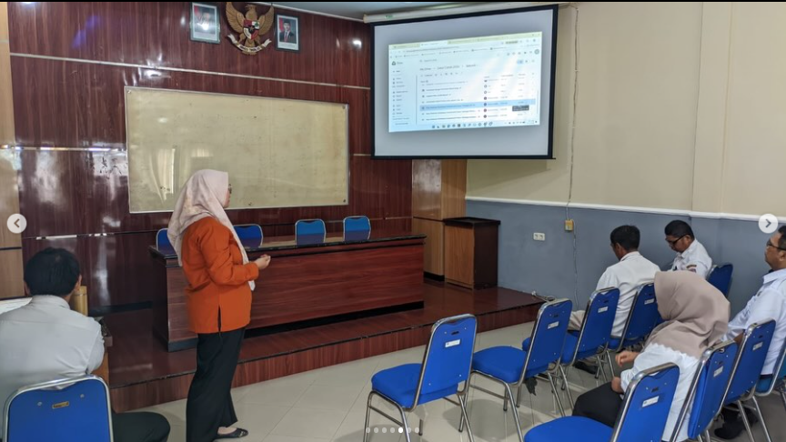  Seluruh ASN Dan Non ASN Kelurahan Selumit Mengikuti kegiatan Pembinaan II Desa Cantik 2026 Terkait Penyusunan Variabel Dan Kuesioner 