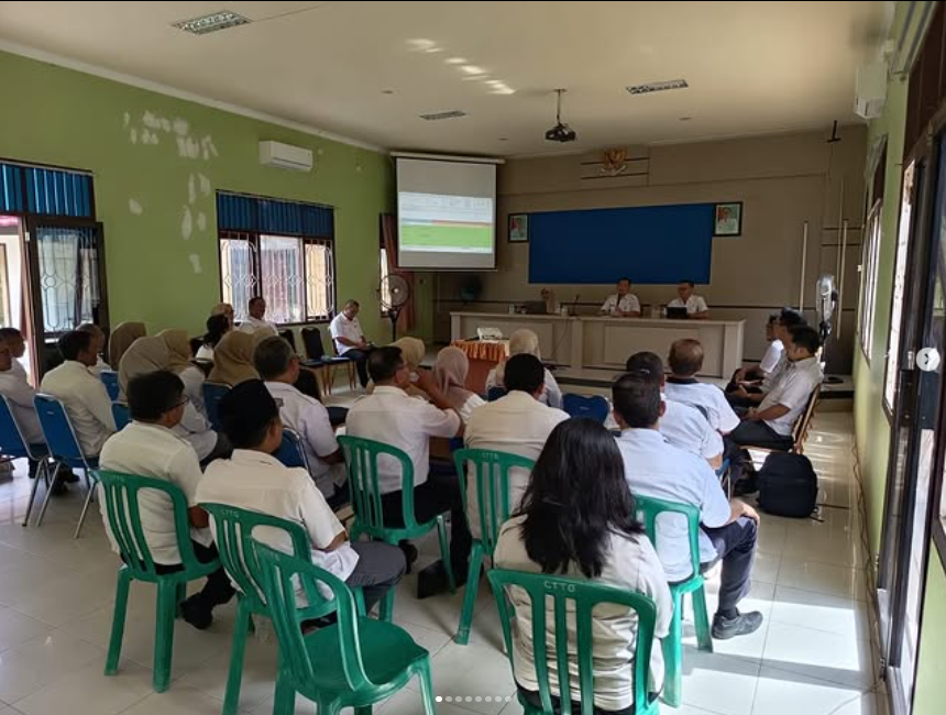 Lurah Beserta Pejabat Struktural Kelurahan Selumit Menghadiri Kegiatan Rapat Koordinasi Dan Evaluasi Capaian Kinerja Serta Pelaksanaan Kegiatan Kecamatan Dan Kelurahan Se-Wilayah Kecamatan Tarakan Tengah